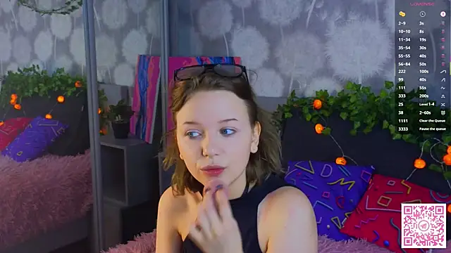 EmiliSaren online show from 29, 9, 2025