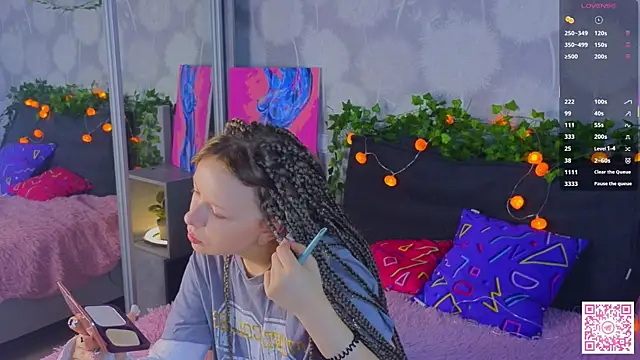 EmiliSaren online show from 5, 10, 2025