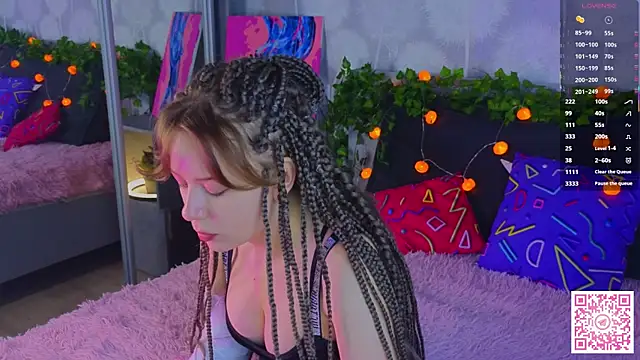 EmiliSaren online show from 8, 10, 2025