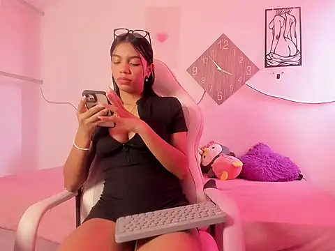 Snapshot of Valy_hot chatting on 8, 9, 2025 Valy hot online show from 8, 9, 2025