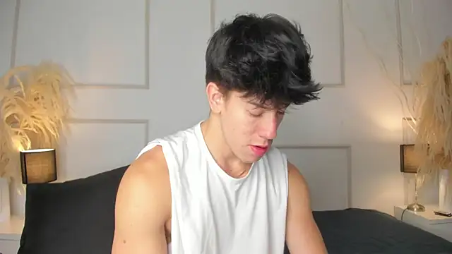 Snapshot of MaxCooper1 chatting on 28, 10, 2025 MaxCooper1 online show from 28, 10, 2025