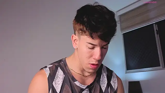 Snapshot of MaxCooper1 chatting on 28, 11, 2025 MaxCooper1 online show from 28, 11, 2025