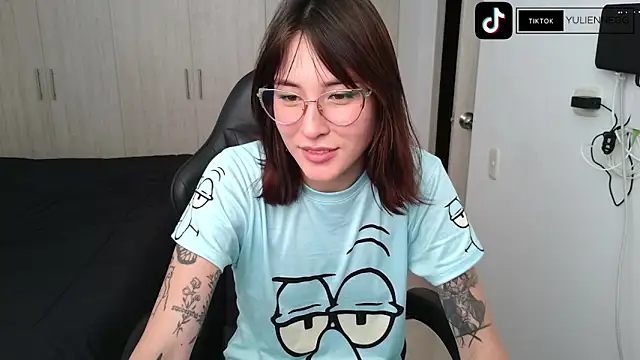 Snapshot of Yulienneg chatting on 6, 11, 2025 Yulienneg online show from 6, 11, 2025