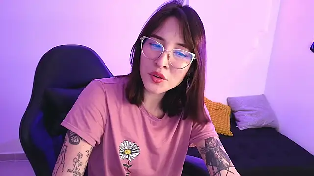 Snapshot of Yulienneg chatting on 20, 11, 2025 Yulienneg online show from 20, 11, 2025