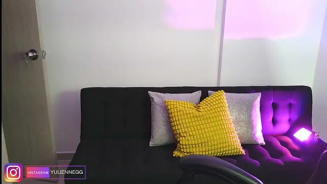 Snapshot of Yulienneg chatting on 23, 11, 2025 Yulienneg online show from 23, 11, 2025