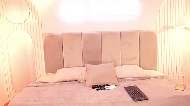 pinkloly online show from 2, 10, 2025