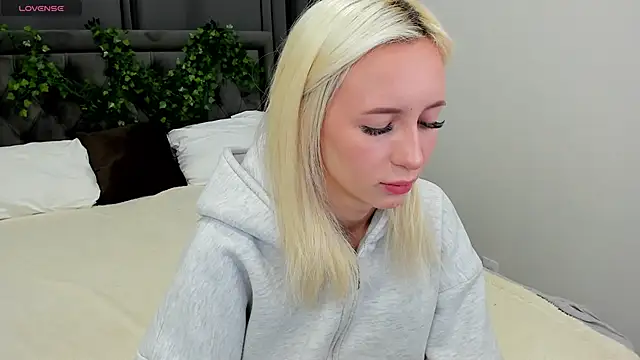 cute luucy online show from 19, 11, 2025