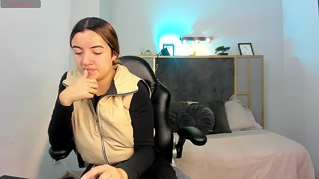 Vela jade online show from 21, 11, 2025