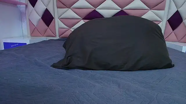 valecastro  online show from 10, 10, 2025