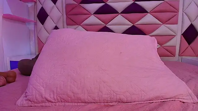 valecastro  online show from 14, 11, 2025