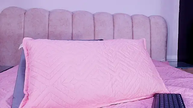 valecastro  online show from 1, 12, 2025