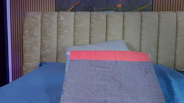 valecastro  online show from 18, 12, 2025