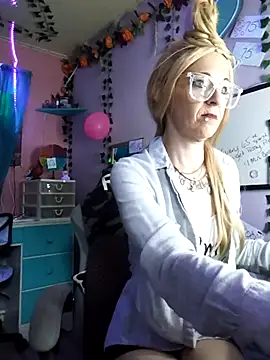 Snapshot of Purple2StayThnxx chatting on 6, 11, 2025 Purple2StayThnxx online show from 6, 11, 2025