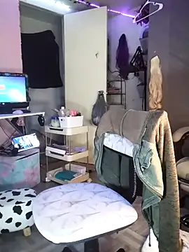 Snapshot of Purple2StayThnxx chatting on 11, 11, 2025 Purple2StayThnxx online show from 11, 11, 2025