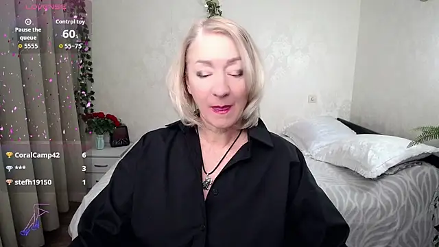 hunters woman online show from 23, 11, 2025