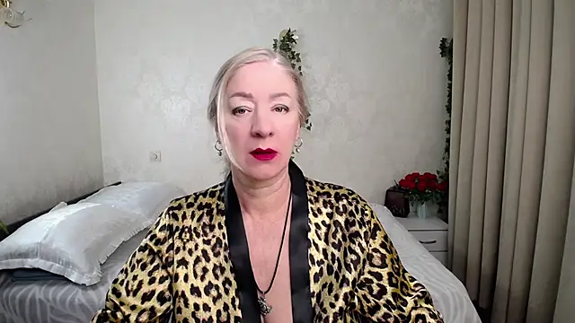 hunters woman online show from 9, 2, 2026