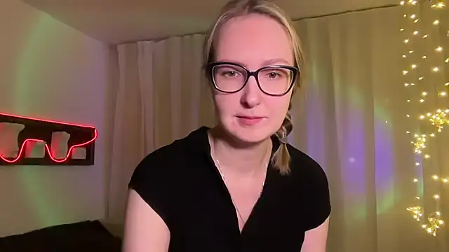 Snapshot of KiraxFate chatting on 12, 9, 2025 KiraxFate online show from 12, 9, 2025