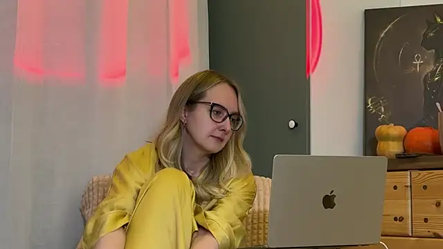 Snapshot of KiraxFate chatting on 13, 11, 2025 KiraxFate online show from 13, 11, 2025