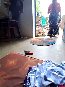 Snapshot of RAYI_Queen_3 chatting on 30, 10, 2025 RAYI Queen 3 online show from 30, 10, 2025