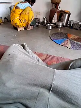 Snapshot of RAYI_Queen_3 chatting on 7, 11, 2025 RAYI Queen 3 online show from 7, 11, 2025