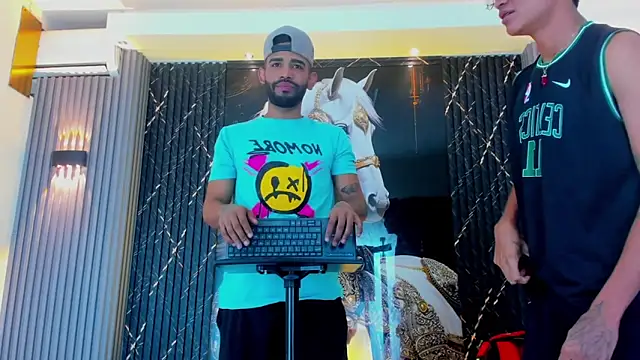 Snapshot of Dominic_Max_ chatting on 8, 11, 2025 Dominic Max online show from 8, 11, 2025