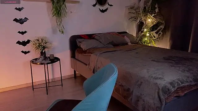 Ashley Glen online show from 28, 10, 2025