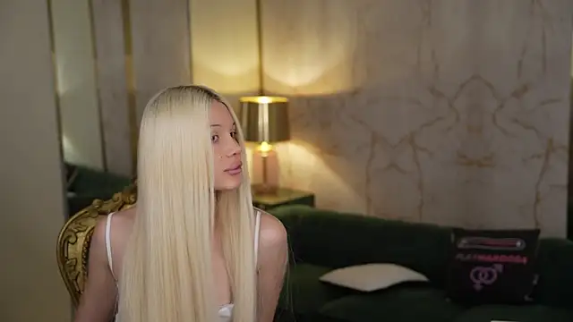 Snapshot of Esmie_Smile chatting on 7, 11, 2025 Esmie Smile online show from 7, 11, 2025