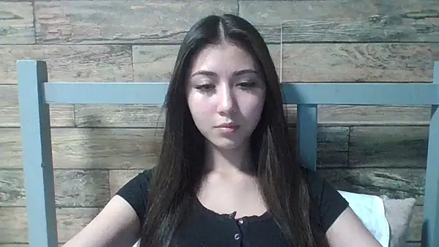 Virginia Hicks online show from 5, 10, 2025
