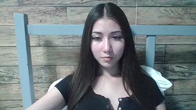 Virginia Hicks online show from 6, 10, 2025