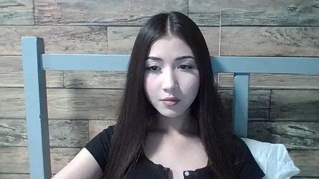 Virginia Hicks online show from 10, 10, 2025