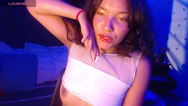 Snapshot of mia_blue01 chatting on 4, 11, 2025 mia blue01 online show from 4, 11, 2025