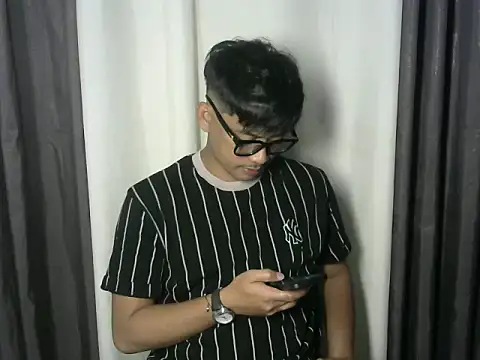 julz always horny online show from 4, 2, 2026