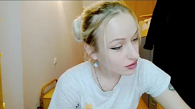 Snapshot of SatinQueen90 chatting on 1, 12, 2025 SatinQueen90 online show from 1, 12, 2025