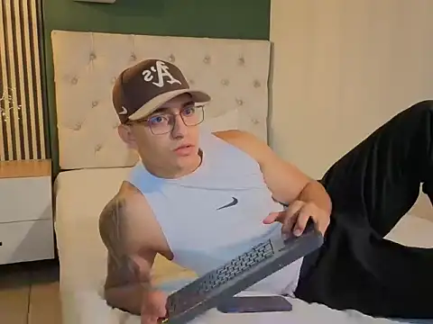 Snapshot of nathan_gross chatting on 23, 9, 2025 nathan gross online show from 23, 9, 2025