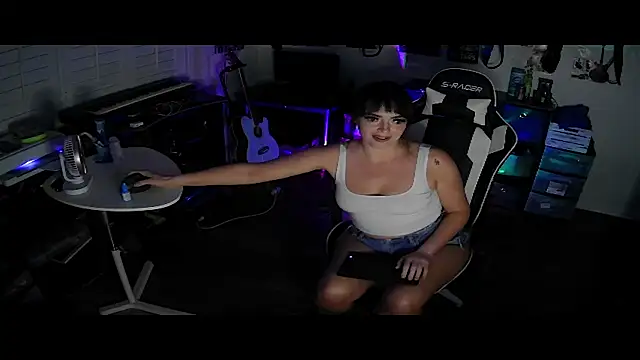 TheSlutMuffin online show from 4, 12, 2025