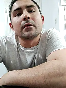 Snapshot of Bradd_32 chatting on 1, 10, 2025 Bradd 32 online show from 1, 10, 2025