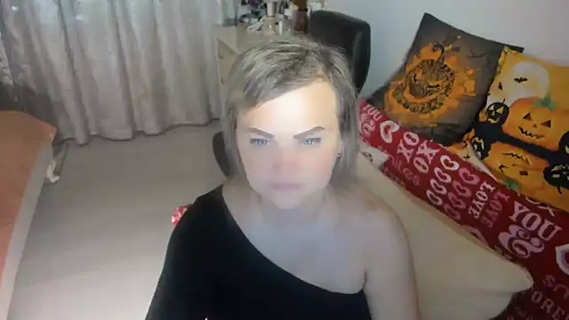 Snapshot of MildMature chatting on 6, 11, 2025 MildMature online show from 6, 11, 2025