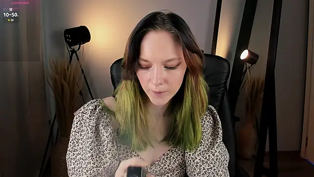 Nilliee Sugar online show from 13, 9, 2025