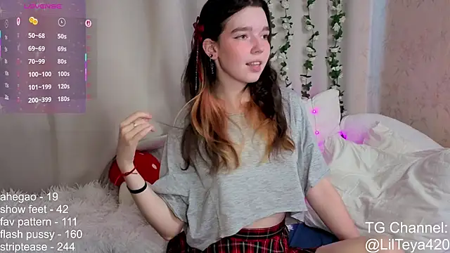 Snapshot of little_Teya chatting on 10, 9, 2025 little Teya online show from 10, 9, 2025