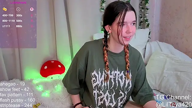 Snapshot of little_Teya chatting on 19, 9, 2025 little Teya online show from 19, 9, 2025