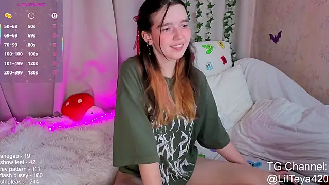 Snapshot of little_Teya chatting on 4, 10, 2025 little Teya online show from 4, 10, 2025