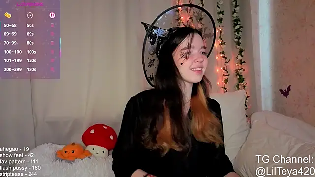 Snapshot of little_Teya chatting on 15, 10, 2025 little Teya online show from 15, 10, 2025