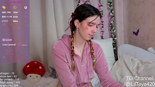 Snapshot of little_Teya chatting on 22, 10, 2025 little Teya online show from 22, 10, 2025