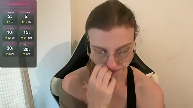 BustyKellyXXX online show from 23, 12, 2025