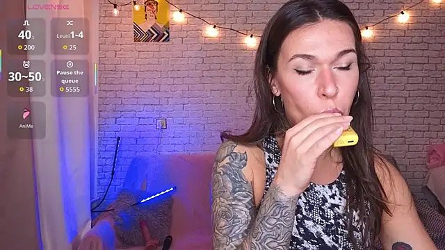 Snapshot of ReginaFoXXXy chatting on 10, 10, 2025 ReginaFoXXXy online show from 10, 10, 2025