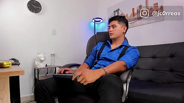 Snapshot of _Juanes chatting on 4, 11, 2025 Juanes online show from 4, 11, 2025