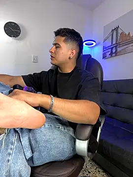 Snapshot of _Juanes chatting on 21, 11, 2025 Juanes online show from 21, 11, 2025