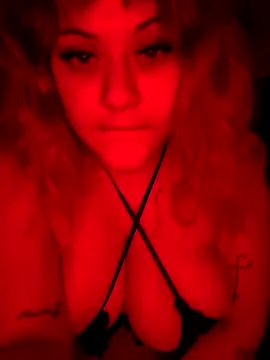 Dulceluz 420 online show from 6, 10, 2025
