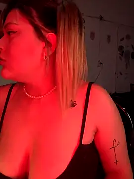 Snapshot of Dulceluz_420 chatting on 17, 10, 2025 Dulceluz 420 online show from 17, 10, 2025