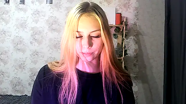 Snapshot of ClaireLaSweet chatting on 20, 10, 2025 ClaireLaSweet online show from 20, 10, 2025